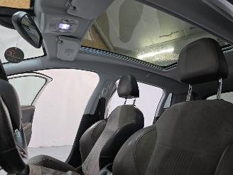 Peugeot 2008 1.6 VTi Féline picture 31