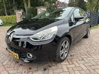 skadebil auto Renault Clio 0.9 TCe Night&Day 2015/7