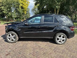 Mercedes ML 320 CDI picture 2