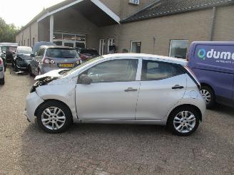 Toyota Aygo 1.0 VVT-i X-fun Airco NAP picture 4