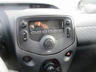 Toyota Aygo 1.0 VVT-i X-fun Airco NAP picture 23