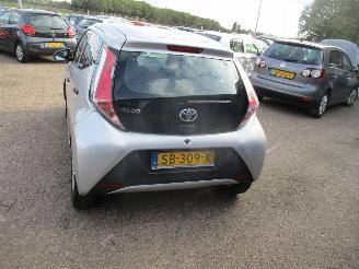 Toyota Aygo 1.0 VVT-i X-fun Airco NAP picture 6