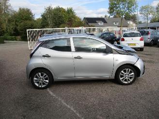 Toyota Aygo 1.0 VVT-i X-fun Airco NAP picture 8