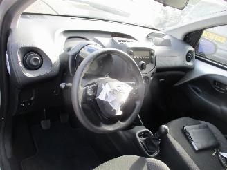 Toyota Aygo 1.0 VVT-i X-fun Airco NAP picture 18