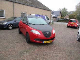 Coche accidentado Lancia Ypsilon 0.9 TA Elefantino + NAP 2015/6