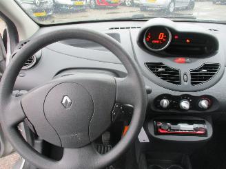 Renault Twingo 1.2-16v Authentique LPG picture 14