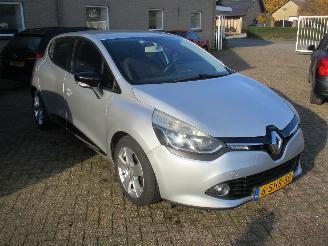 Schadeauto Renault Clio 0.9 TCe Expression 5drs 2013/10