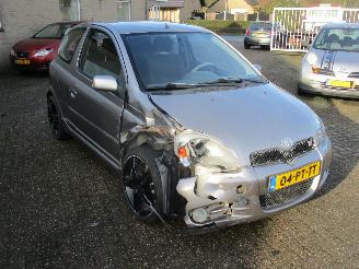 Auto incidentate Toyota Yaris 1.5-16V VVT-i Sport 2001/6
