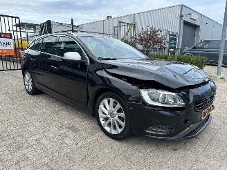 Unfallwagen Volvo V-60 2.0 T3 Summum 2017/4