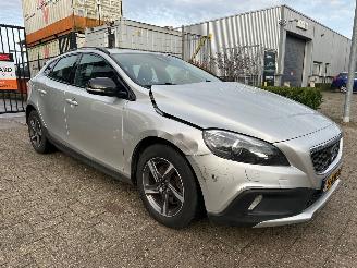 krockskadad bil auto Volvo V-40 Cross Country 1.6 T4 Momentum Automaat 2013/9