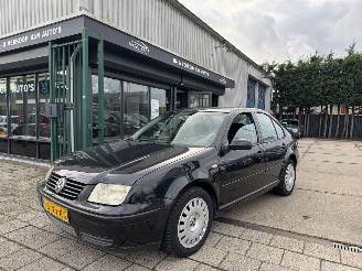 Vaurioauto  passenger cars Volkswagen Bora 1.9 TDI 74KW AIRCO 2004/1