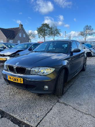 krockskadad bil auto BMW 1-serie 118i 2006/3
