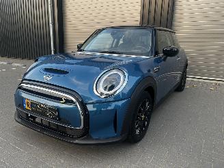 Schadeauto Mini Electric BUSINESS EDITION 33KW / NAVI / CAMERA / CRUISE 2022/9