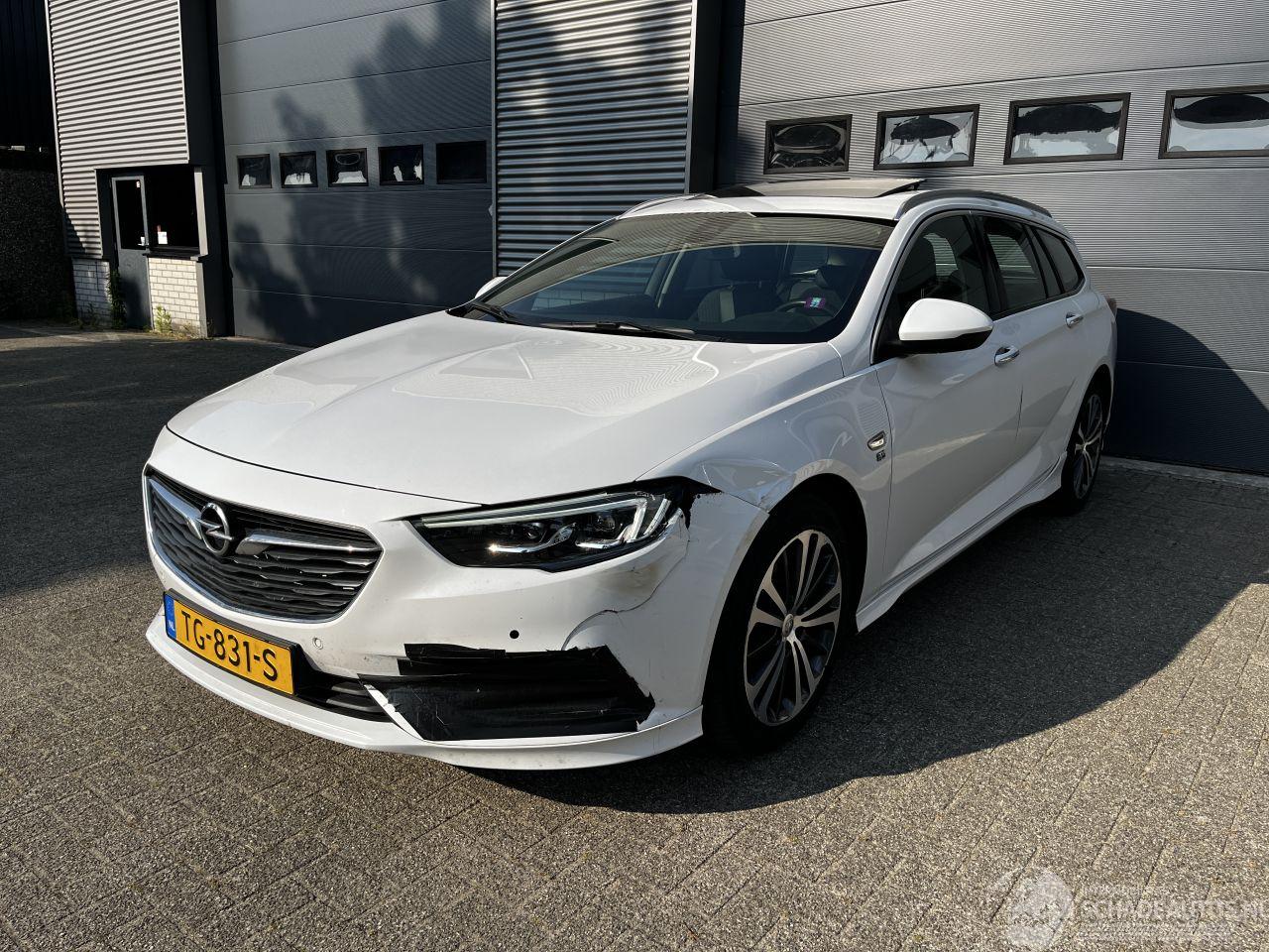 Opel Insignia Sports Tourer 1.5 TURBO PANODAK  / CLIMA / NAVI / CRUISE