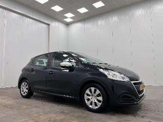 damaged passenger cars Peugeot 208 1.2 PureTech Like 5-drs Airco 2018/10