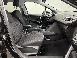 Peugeot 208 1.2 PureTech Allure 5-drs Navi Clima picture 9