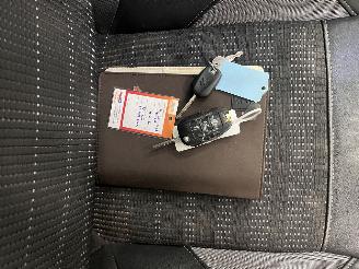 Peugeot 2008 1.2 PureTech Allure Panoramadak Navi Clima picture 14