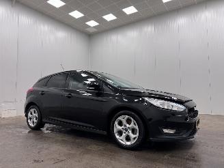 skadebil auto Ford Focus 1.0i 5-drs Navi Clima 2015/4