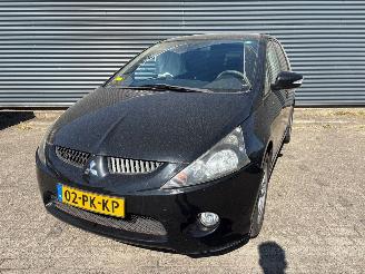 damaged passenger cars Mitsubishi Grandis  2004/8