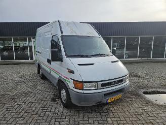 Auto incidentate Iveco Daily 50C11 CHC  Diesel 2.798cc 78kW (106pk) RWD 2000/3