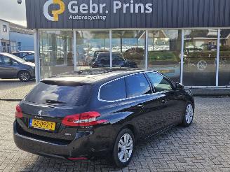 Voiture accidenté Peugeot 308 1.6 BlueHDi 120 Combi/o 4Dr Diesel 1.560cc 88kW (120pk) FWD 2015/9