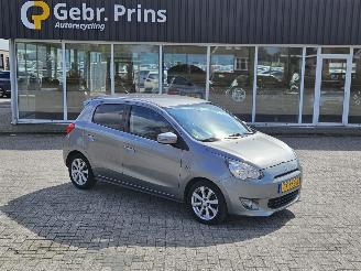 Vaurioauto  passenger cars Mitsubishi Space-star 1.2 12V Hatchback  Benzine 1.193cc 59kW (80pk) FWD 2015/5