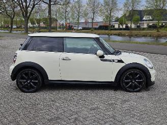 Mini One 1.6 16V One Hatchback  Benzine 1.598cc 55kW (75pk) FWD picture 4