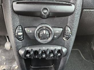 Mini One 1.6 16V One Hatchback  Benzine 1.598cc 55kW (75pk) FWD picture 11