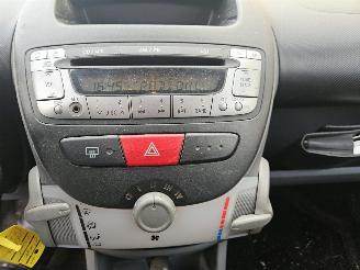 Toyota Aygo 1.0 12V VVT-i Hatchback  Benzine 998cc 50kW (68pk) FWD picture 10