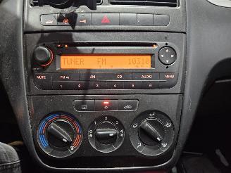 Fiat Punto 1.2 Hatchback  Benzine 1.242cc 48kW (65pk) FWD picture 15