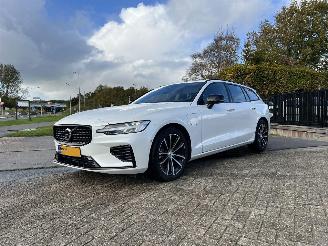 damaged passenger cars Volvo V-60 2.0 T6 Plug-in hybrid AWD Plus Dark 2025/5