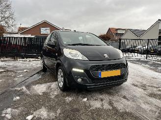 Unfallwagen Peugeot 107 1.0 ACTIVE nieuwe apk 2012/5