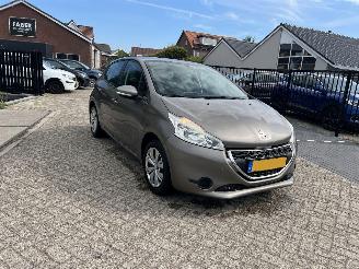 Voiture accidenté Peugeot 208 1.2 VTi Blue Lease Executive  165.378 KM !! 2013/4