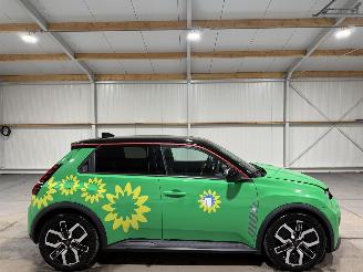 krockskadad bil auto Renault 5 52kWh 110kW Comfort Range Techno 2025/6