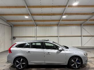 skadebil auto Volvo V-60 2.4D6 162kW Automaat Twin Engine R-Design 2015/12