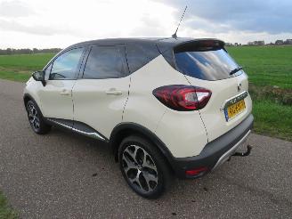 Schadeauto Renault Captur 0.9 Tce  75.000KM nap Camera Navigatie Clima  2017 [ nieuwstaat 2017/9