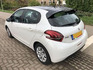 krockskadad bil auto Peugeot 208 208 1.2 PureTech Blue Lion 2017/4