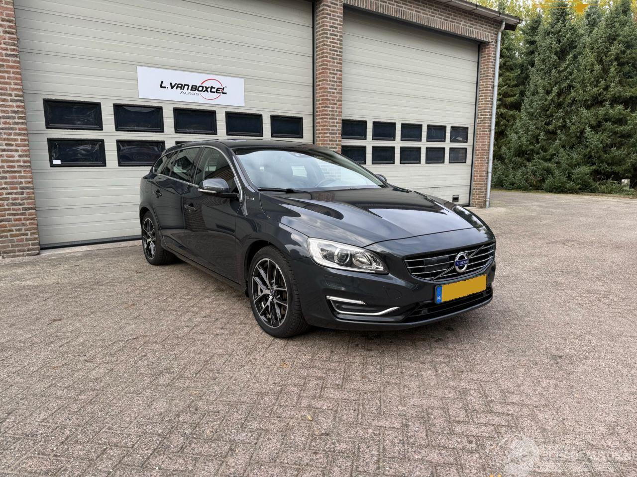 Volvo V-60 2.4 D6 AWD Plug-In Hybrid Automaat Schuifdak