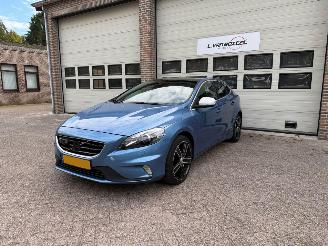 Voiture accidenté Volvo V-40 2.0 D2 Ocean Race Pano Leder NAP ! 2015/6