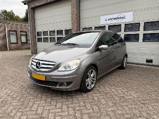 Schadeauto Mercedes B-klasse 200 Turbo Automaat Schuifdak Navi Clima 2006/9