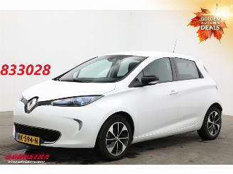 Vaurioauto  passenger cars Renault Zoé R90 Entry (ex Accu) Navi Clima Cruise Camera PDC 2017/5