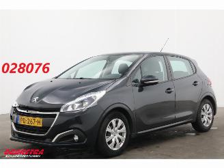krockskadad bil auto Peugeot 208 1.2 PureTech 5-DRS Access Navi Airco Cruise PDC 104.492 km! 2017/5
