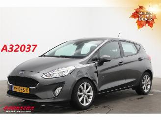 krockskadad bil auto Ford Fiesta 1.1 Trend 5-DRS Navi Airco Cruise PDC 2019/2