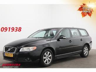 skadebil auto Volvo V-70 2.4D Kinetic BiXenon Clima Navi Leder SHZ AHK 2008/11