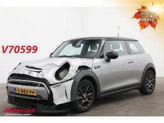 skadebil auto Mini Cooper SE Camden Edition 33 kWh LED Navi Clima Cruise SHZ PDC 2024/2