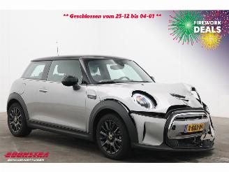 Mini Cooper SE Camden Edition 33 kWh LED Navi Clima Cruise SHZ PDC picture 2