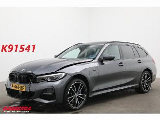 krockskadad bil auto BMW 3-serie Touring 330e M-Sport Pano LED ACC H/K HUD Memory Camera 55.315 km! 2021/2