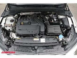 Volkswagen Golf 1.5 eTSI DSG R-Line Pano Matrix ACC LRHZ Camera SHZ picture 9