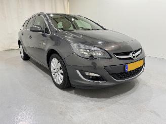 krockskadad bil auto Opel Astra Sports Tourer 1.4 Edition Navi/Clima 2016/2