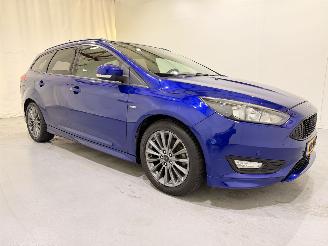 damaged passenger cars Ford Focus Wagon 1.5 ST-Line Navi/Clima 2017/5